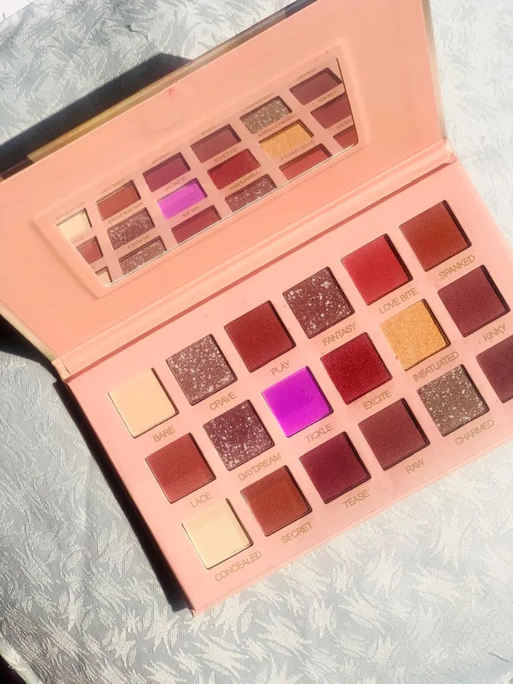 “Premium 18-Color Eyeshadow Palette – Matte & Shimmer Shades, Blendable & Long-Lasting Colors”